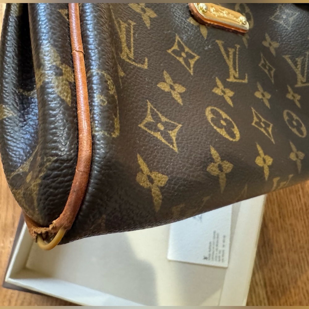 Louis Vuitton Eva Brown Monogram Clutch with Strap & original box - Picture 6 of 7